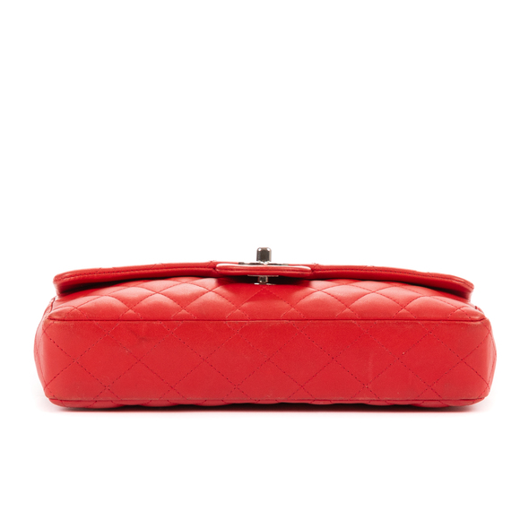 Chanel East West Flap - Picture 6 of 11